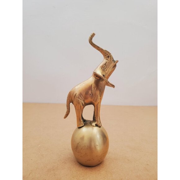 1970s Brass Circus Elephant on Ball Statuette / Figurine, Vintage 70s Metal Home - Picture 7 of 10
